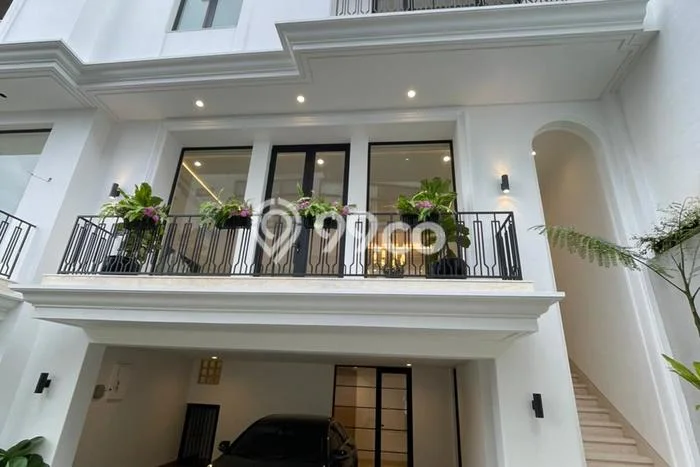 Rumah Luxury Modern Tanpa Renovasi di Gandaria Jakarta Selatan Rumah Luxury Modern Tanpa Renovasi di Gandaria Jakarta Selatan
