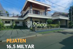 Hunian Elit LB 500m2 Siap Pakai Desain Elegan di Pejaten, Jakarta Selatan Hunian Elit LB 500m2 Siap Pakai Desain Elegan di Pejaten, Jakarta Selatan