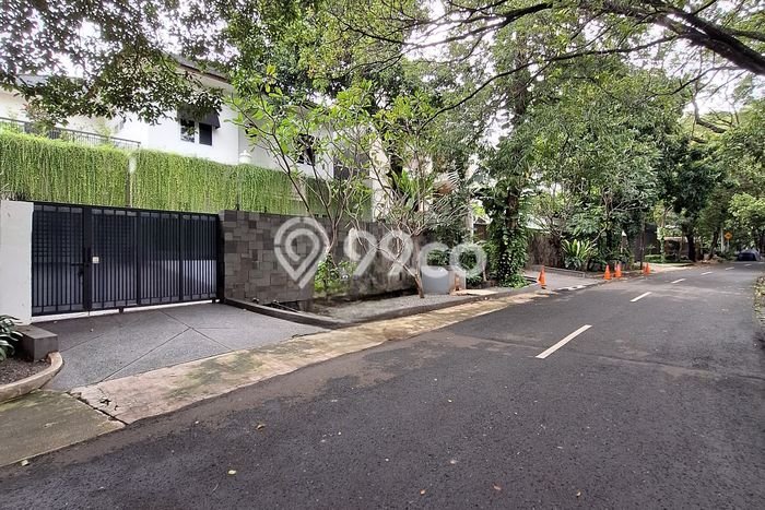 Siap Huni Rumah Mewah 3 Kamar di Kebayoran Baru Dekat ke Mana Pun Siap Huni Rumah Mewah 3 Kamar di Kebayoran Baru Dekat ke Mana Pun