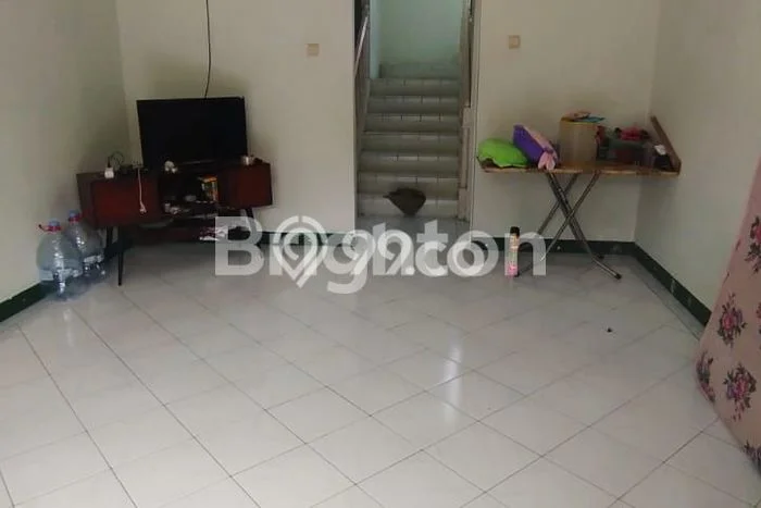 LOKASI TERBAIK! Vila Kawasan Cipanas, Luas 236m2m², Lokasi Strategis dengan jalan mudah LOKASI TERBAIK! Vila Kawasan Cipanas, Luas 236m2m², Lokasi Strategis dengan jalan mudah