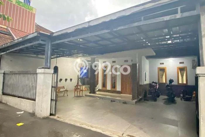 Disewakan Rumah Murah di Cikutra Bandung dengan 4 Kamar Tidur Disewakan Rumah Murah di Cikutra Bandung dengan 4 Kamar Tidur
