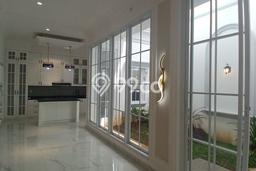 Dijual Rumah Mewah Megah Dengan View Eksklusif di Joglo, Jakarta Barat Dijual Rumah Mewah Megah Dengan View Eksklusif di Joglo, Jakarta Barat