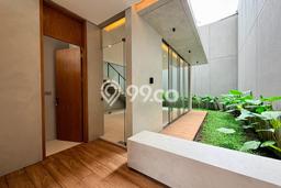 Hunian Mewah LB 200m2 Siap Pakai Desain Elegan di Joglo, Jakarta Barat Hunian Mewah LB 200m2 Siap Pakai Desain Elegan di Joglo, Jakarta Barat