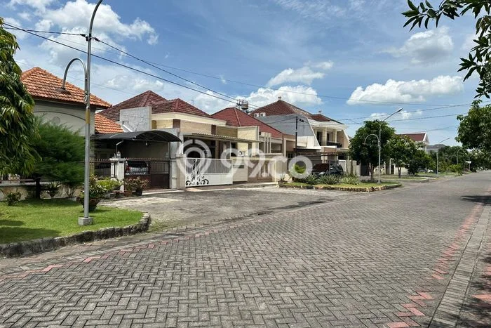 Rumah Elit Modern Tanpa Renovasi di Wonorejo Surabaya Rumah Elit Modern Tanpa Renovasi di Wonorejo Surabaya
