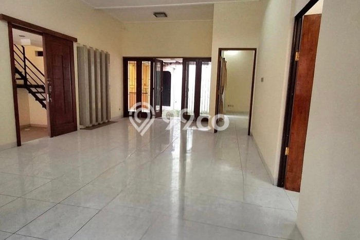 Lokasi terbaik! Rumah siap pakai dikontrakkan di Cinere LB 150m2 Lokasi terbaik! Rumah siap pakai dikontrakkan di Cinere LB 150m2