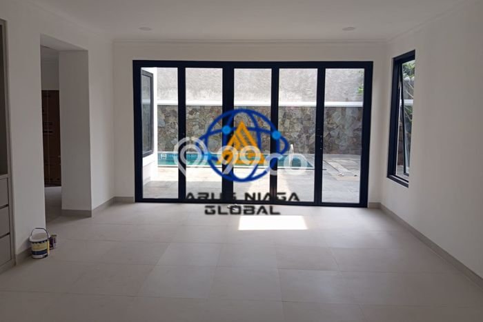 Lokasi strategis! Rumah siap pakai dikontrakkan di Cikarang Selatan LB 400m2 Lokasi strategis! Rumah siap pakai dikontrakkan di Cikarang Selatan LB 400m2