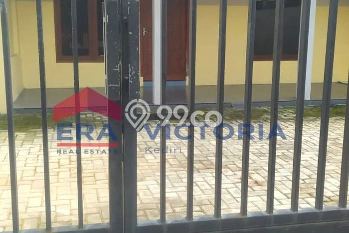 Rumah Sewa Kediri LT 190m2 LB 180m2 Kawasan Kota Rumah Sewa Kediri LT 190m2 LB 180m2 Kawasan Kota