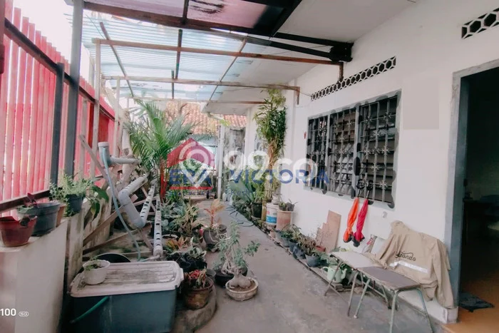 Rumah Modern 7 Kamar LT 295m2 di Kediri Rumah Modern 7 Kamar LT 295m2 di Kediri