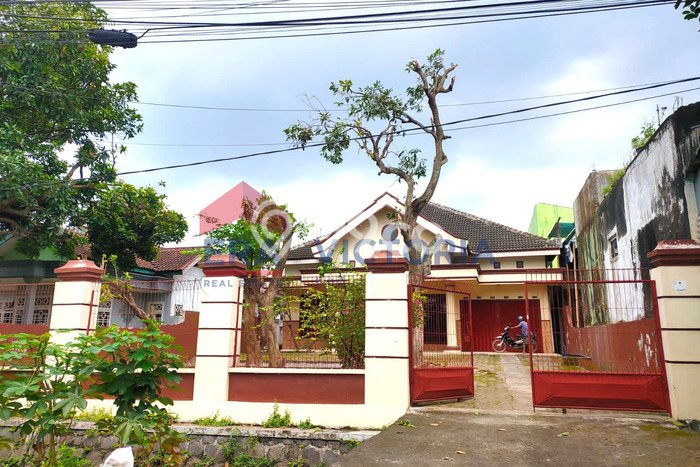 Rumah Mewah LB 300m2 Siap Huni Desain Elegan di Kediri, Kediri Rumah Mewah LB 300m2 Siap Huni Desain Elegan di Kediri, Kediri