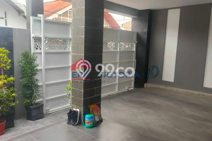 Rumah Modern 4 Kamar LT 196m2 di Kediri Rumah Modern 4 Kamar LT 196m2 di Kediri