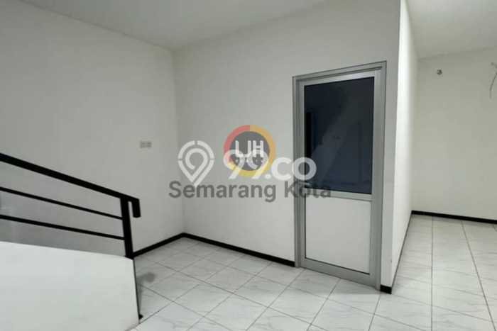 SEWA TERBAIK! Gudang Kawasan Ngaliyan, Luas 3718m², Kawasan Ramai, Ready Pakai SEWA TERBAIK! Gudang Kawasan Ngaliyan, Luas 3718m², Kawasan Ramai, Ready Pakai