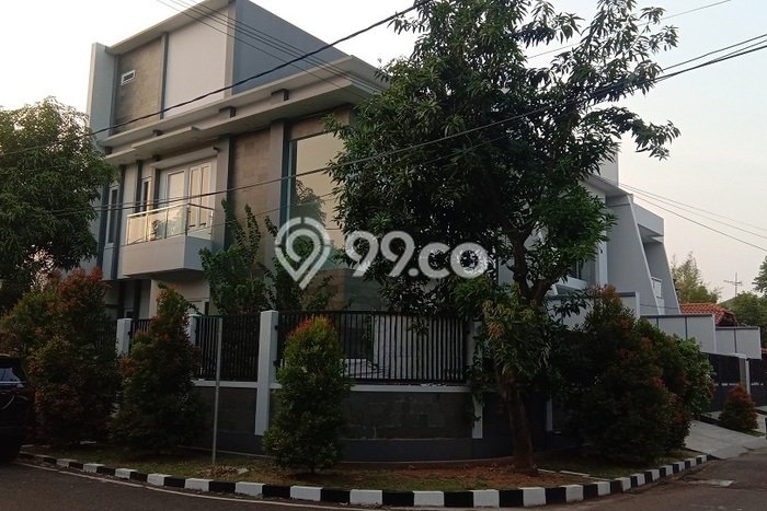 For Sale! Luxury House LT 192m2 Desain Elegan di Pulomas For Sale! Luxury House LT 192m2 Desain Elegan di Pulomas