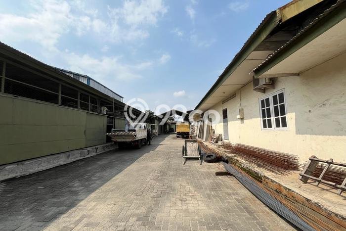 Unit Gudang Disewakan di Semper di Area Ramai & Strategis Unit Gudang Disewakan di Semper di Area Ramai & Strategis
