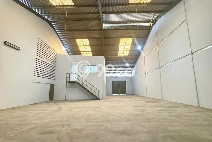 Unit Gudang disewakan di Cengkareng Jakarta Barat dengan LT 645m2 / LB 408m2 Unit Gudang disewakan di Cengkareng Jakarta Barat dengan LT 645m2 / LB 408m2