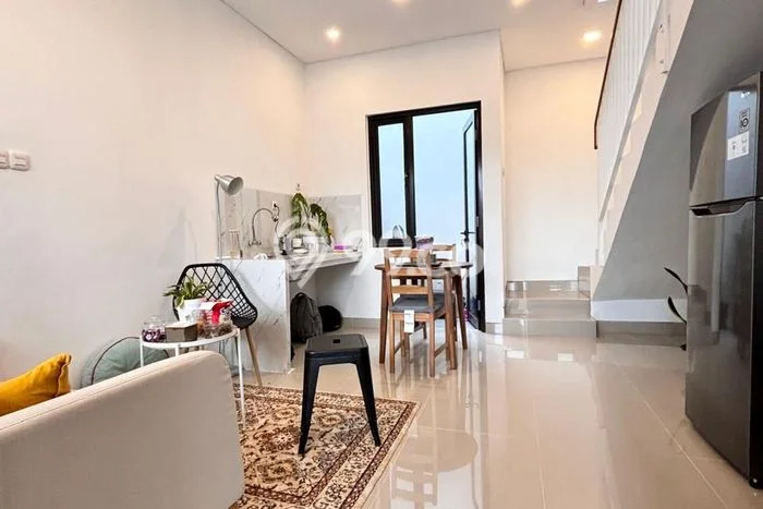 Rumah 2 lantai 2 KM dr Stasiun Depok Lama Rumah 2 lantai 2 KM dr Stasiun Depok Lama