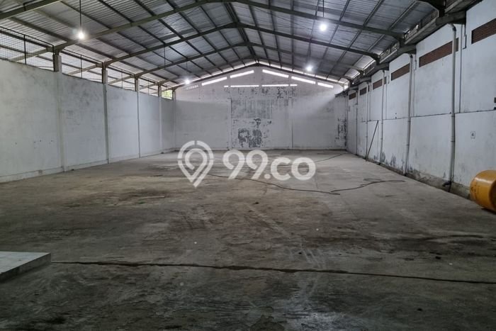 Gudang Kawasan Komersial Kawasan Harjamukti, Luas 875m², Siap Usaha Gudang Kawasan Komersial Kawasan Harjamukti, Luas 875m², Siap Usaha