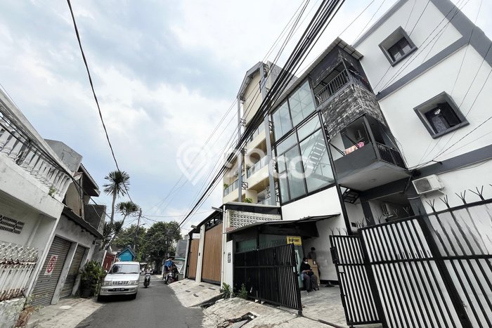 Rumah Kost untuk Dijual di Tebet dengan 24 KT, 24 KM, Luas 431m2 Rumah Kost untuk Dijual di Tebet dengan 24 KT, 24 KM, Luas 431m2