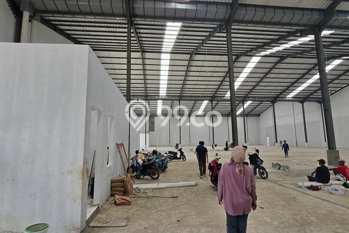 Gudang Disewa di Tangerang dengan LB 1600m2 Area Komersial Ramai Gudang Disewa di Tangerang dengan LB 1600m2 Area Komersial Ramai