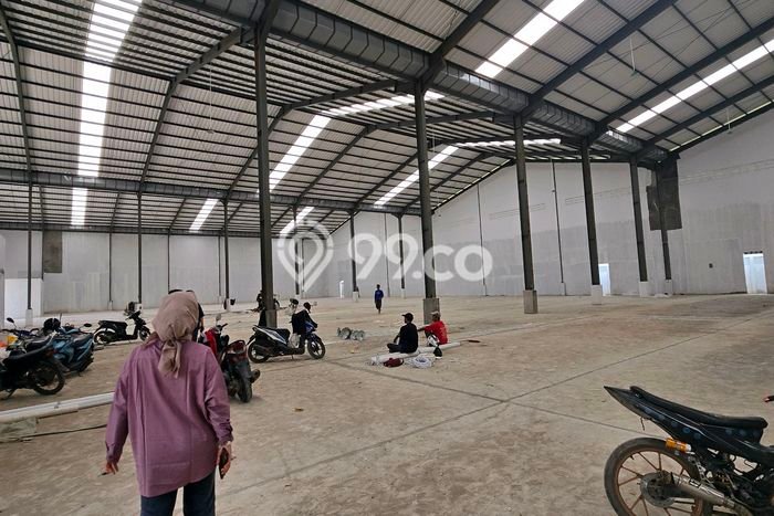 Gudang Disewa di Tangerang dengan LB 1600m2 Area Komersial Ramai Gudang Disewa di Tangerang dengan LB 1600m2 Area Komersial Ramai