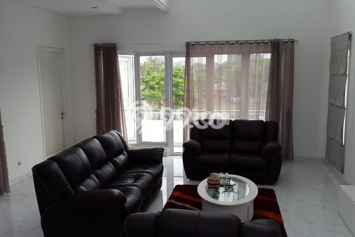 Rumah Mewah LB 550m2 Siap Huni Desain Elegan di Kalideres, Jakarta Barat Rumah Mewah LB 550m2 Siap Huni Desain Elegan di Kalideres, Jakarta Barat