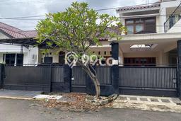 Rumah Elit Modern Tanpa Renovasi di Pondok Kelapa Jakarta Timur Rumah Elit Modern Tanpa Renovasi di Pondok Kelapa Jakarta Timur