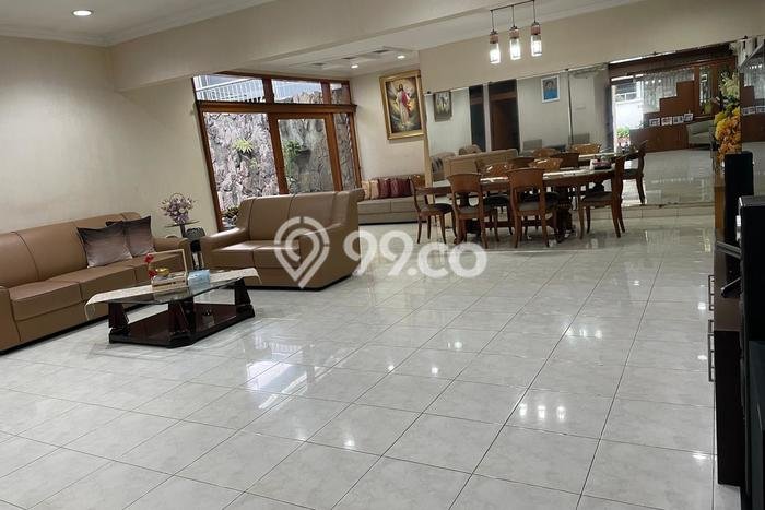 Rumah Elit Modern Tanpa Renovasi di Garuda Bandung Rumah Elit Modern Tanpa Renovasi di Garuda Bandung