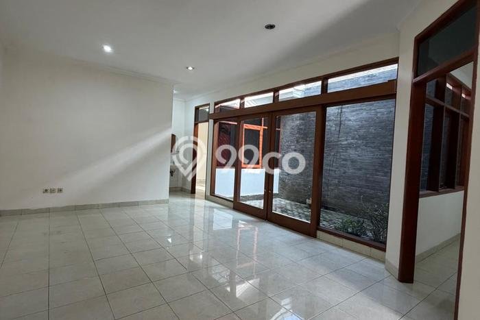 Rumah Disewakan Bandung LT 200m2 LB 140m2 Area Singgasana Rumah Disewakan Bandung LT 200m2 LB 140m2 Area Singgasana