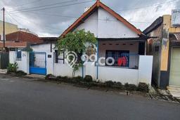 Rumah sederhana tengah kota jogja cocok untuk hunian akses jalan mobil simpangan Rumah sederhana tengah kota jogja cocok untuk hunian akses jalan mobil simpangan