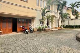 Disewakan! Rumah 6 Kamar Tidur &
6 Kamar Mandi di Kemang, Jakarta Selatan Disewakan! Rumah 6 Kamar Tidur &
6 Kamar Mandi di Kemang, Jakarta Selatan