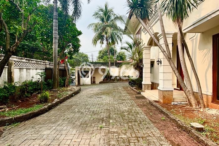 Disewakan! Rumah 6 Kamar Tidur &
6 Kamar Mandi di Kemang, Jakarta Selatan Disewakan! Rumah 6 Kamar Tidur &
6 Kamar Mandi di Kemang, Jakarta Selatan