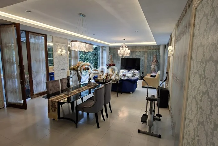 PROPERTI PILIHAN! Rumah Nyaman area , LT 420m2m² LB 600m2m² PROPERTI PILIHAN! Rumah Nyaman area , LT 420m2m² LB 600m2m²