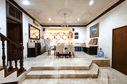 Ready to Use! Luxury House LT 242m2 Desain Elegan di Tomang Ready to Use! Luxury House LT 242m2 Desain Elegan di Tomang