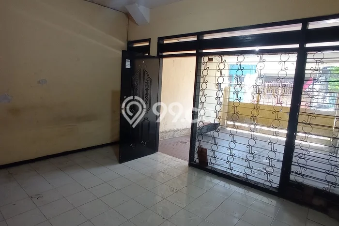 Disewakan! Rumah 3 Kamar Tidur &
2 Kamar Mandi di Kedung Doro, Surabaya Disewakan! Rumah 3 Kamar Tidur &
2 Kamar Mandi di Kedung Doro, Surabaya