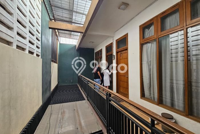 Rumah Mewah LB 450m2 Siap Pakai Desain Elegan di Klender, Jakarta Timur Rumah Mewah LB 450m2 Siap Pakai Desain Elegan di Klender, Jakarta Timur