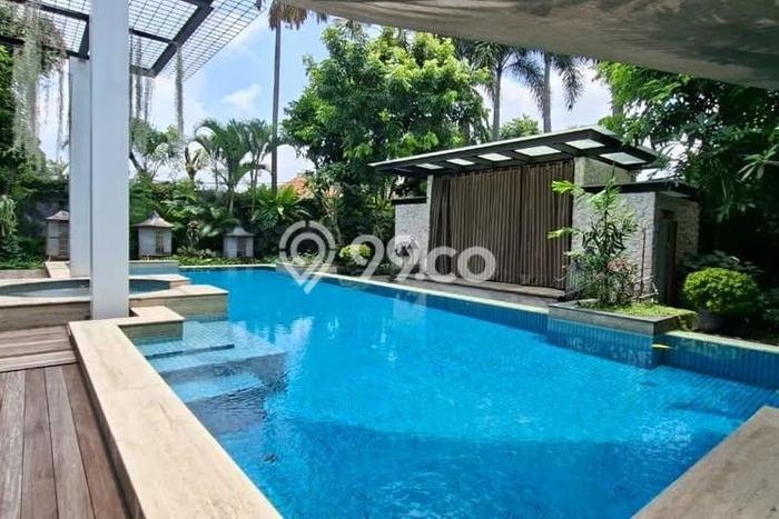 Ready to Use! Premium House LT 1350m2 Desain Elegan di Cipete Ready to Use! Premium House LT 1350m2 Desain Elegan di Cipete