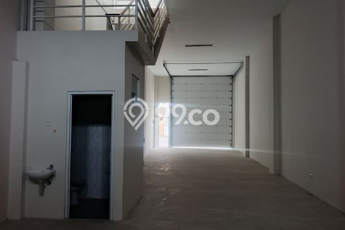 LOKASI BISNIS! Gudang Disewakan Kawasan Pulo Gadung, Luas 290m², Akses Strategis LOKASI BISNIS! Gudang Disewakan Kawasan Pulo Gadung, Luas 290m², Akses Strategis