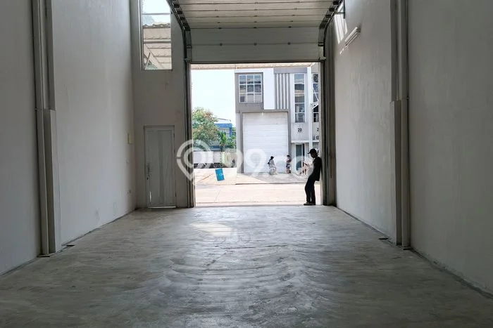 Unit Gudang Dijual di Jakarta Barat LT 120m2 & LB 120m2 Unit Gudang Dijual di Jakarta Barat LT 120m2 & LB 120m2