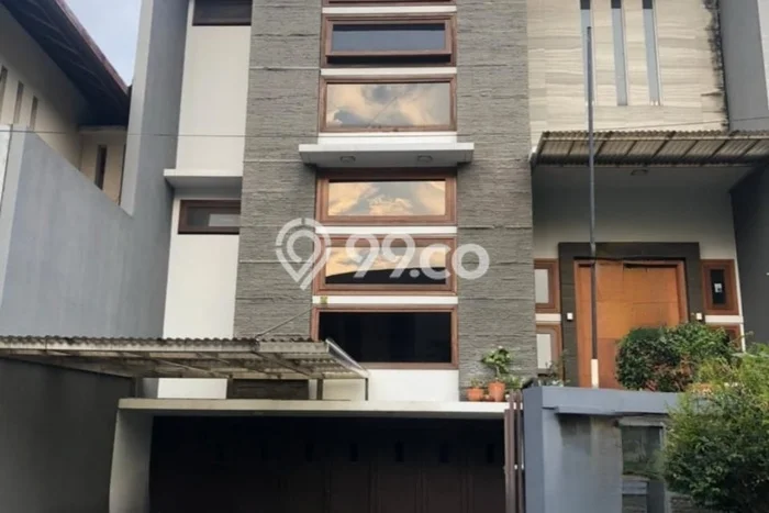 Ready to Use! Premium House LT 213m2 Desain Elegan di Pasteur Ready to Use! Premium House LT 213m2 Desain Elegan di Pasteur