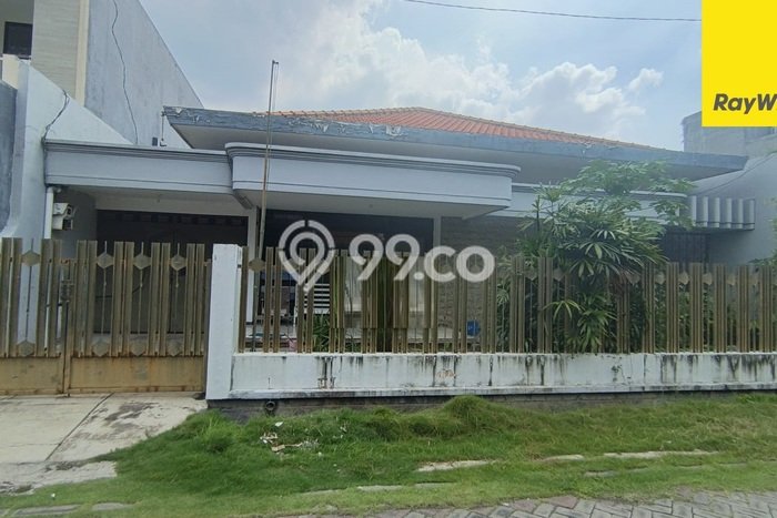 Dijual Rumah Premium dengan Fasilitas Sekitar Lengkap di Sukolilo, Surabaya Dijual Rumah Premium dengan Fasilitas Sekitar Lengkap di Sukolilo, Surabaya
