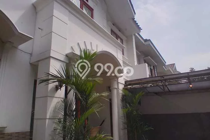 Hunian Mewah LB 350m2 Siap Pakai Desain Elegan di Penggilingan, Jakarta Timur Hunian Mewah LB 350m2 Siap Pakai Desain Elegan di Penggilingan, Jakarta Timur