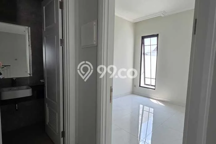 Disewakan! Rumah 5 Kamar Tidur &
4 Kamar Mandi di Summarecon Crown Gading, Bekasi Disewakan! Rumah 5 Kamar Tidur &
4 Kamar Mandi di Summarecon Crown Gading, Bekasi