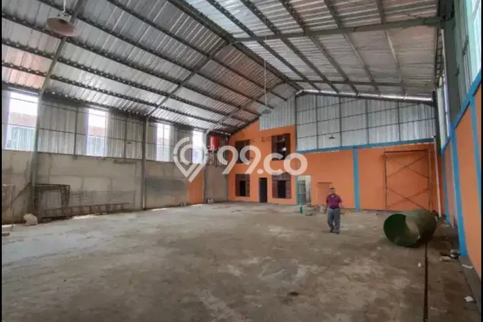 Gudang Disewa di Cipayung, Jakarta Timur, LT 300m2 / LB 250m2 Gudang Disewa di Cipayung, Jakarta Timur, LT 300m2 / LB 250m2