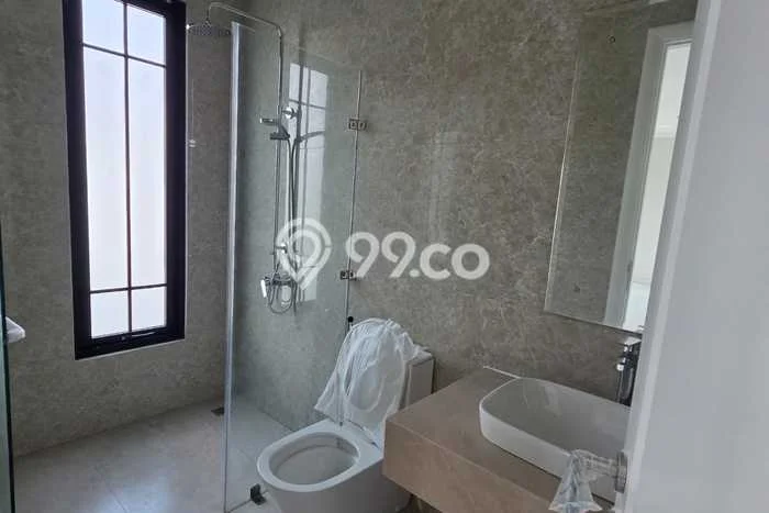 Disewakan! Rumah 5 Kamar Tidur &
4 Kamar Mandi di Summarecon Crown Gading, Bekasi Disewakan! Rumah 5 Kamar Tidur &
4 Kamar Mandi di Summarecon Crown Gading, Bekasi