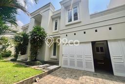 Disewakan! Rumah 5 Kamar Tidur &
5 Kamar Mandi di Pondok Indah, Jakarta Selatan Disewakan! Rumah 5 Kamar Tidur &
5 Kamar Mandi di Pondok Indah, Jakarta Selatan