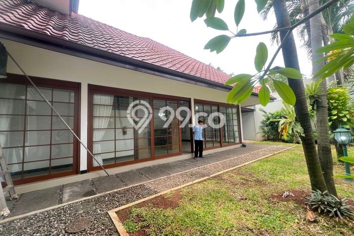 Lokasi strategis! Rumah siap pakai dikontrakkan di Menteng LB 500m2 Lokasi strategis! Rumah siap pakai dikontrakkan di Menteng LB 500m2