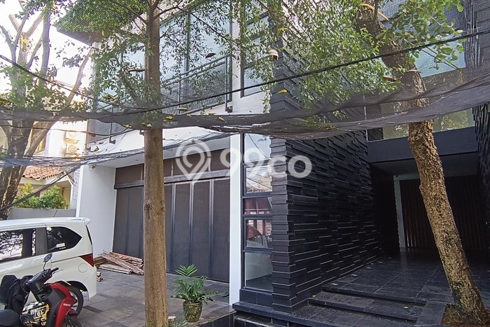 Best Deal Hunian Premium Ideal dan Luas di Menteng, Jakarta Pusat Best Deal Hunian Premium Ideal dan Luas di Menteng, Jakarta Pusat