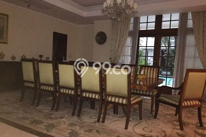 Lokasi strategis! Rumah siap huni disewakan di Menteng LB 1500m2 Lokasi strategis! Rumah siap huni disewakan di Menteng LB 1500m2
