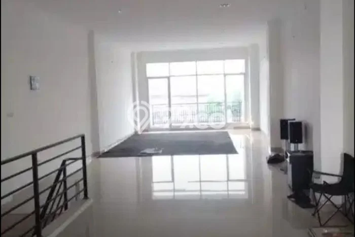 Ruko Disewa di Kebayoran Lama, Jakarta Selatan, LT 184m2 / LB 315m2 Ruko Disewa di Kebayoran Lama, Jakarta Selatan, LT 184m2 / LB 315m2
