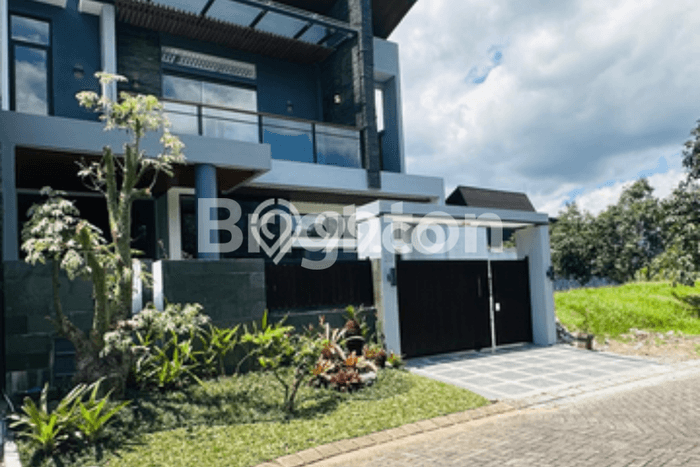 Rumah Mewah Siap Huni LT 168m2 di Pakis, Malang Rumah Mewah Siap Huni LT 168m2 di Pakis, Malang