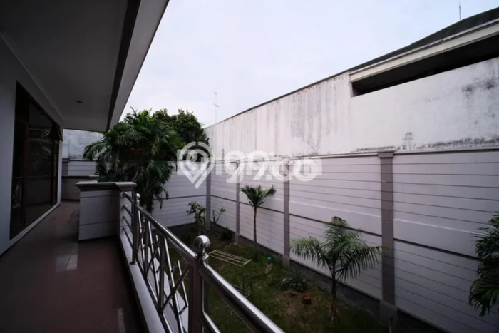 Rumah Luxury Modern Tanpa Renovasi di Sukomanunggal Surabaya Rumah Luxury Modern Tanpa Renovasi di Sukomanunggal Surabaya